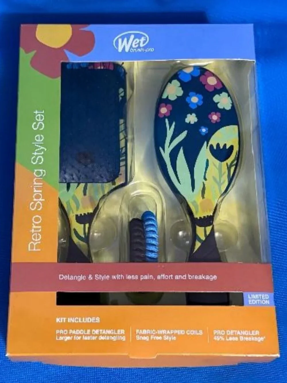 WET BRUSH PRO LIMITED EDITION RETRO SPRING DETANGLE & STYLE 4 PIECE KIT / SET